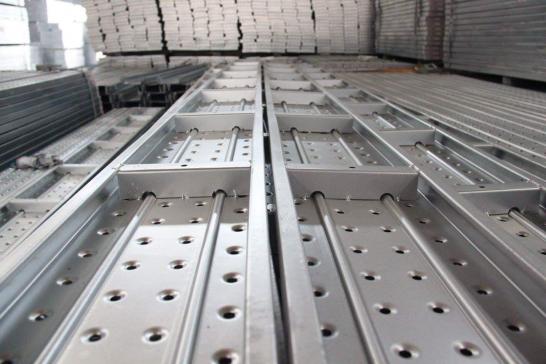 What are the advantages and characteristics of galvanized steel springboard?